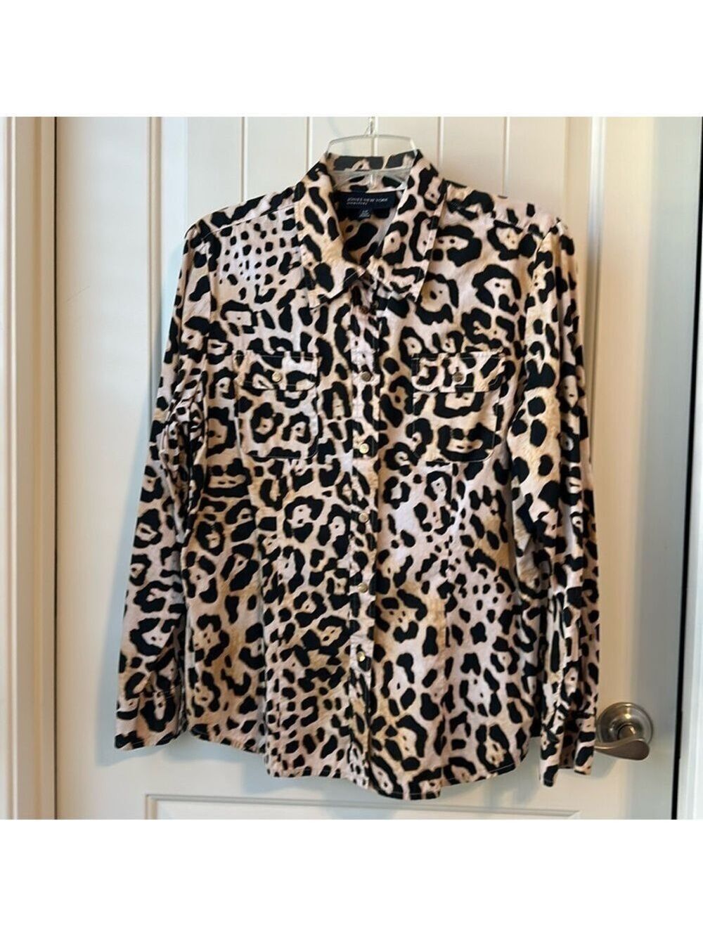 Jones New York Signature Long Sleeve Leopard Print Button-down Shirt. Size Large
